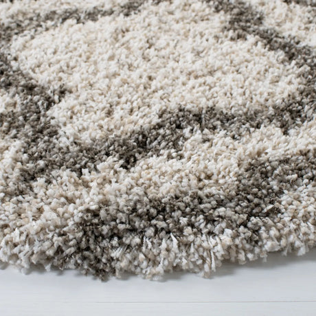 Safavieh Hudson Shag 5'-3" x 5'-3" Rug in Ivory / Grey
