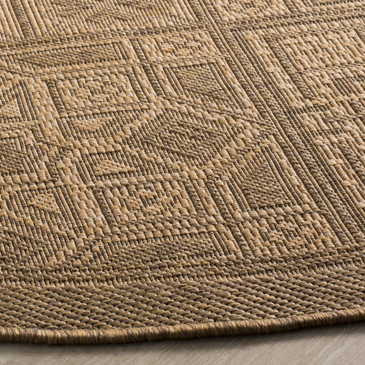 Safavieh Courtyard 6'-7" x 6'-7" Rug in Gold / Natural