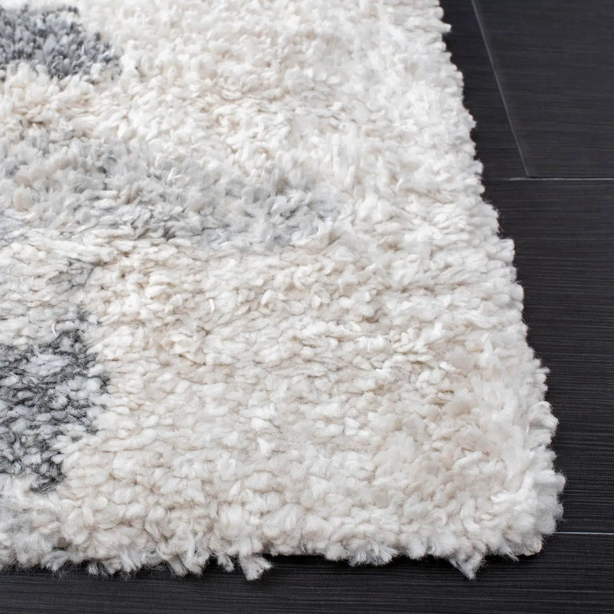Safavieh Fontana Shag  800 4'-0" x 6'-0" Rug in Grey / Ivory
