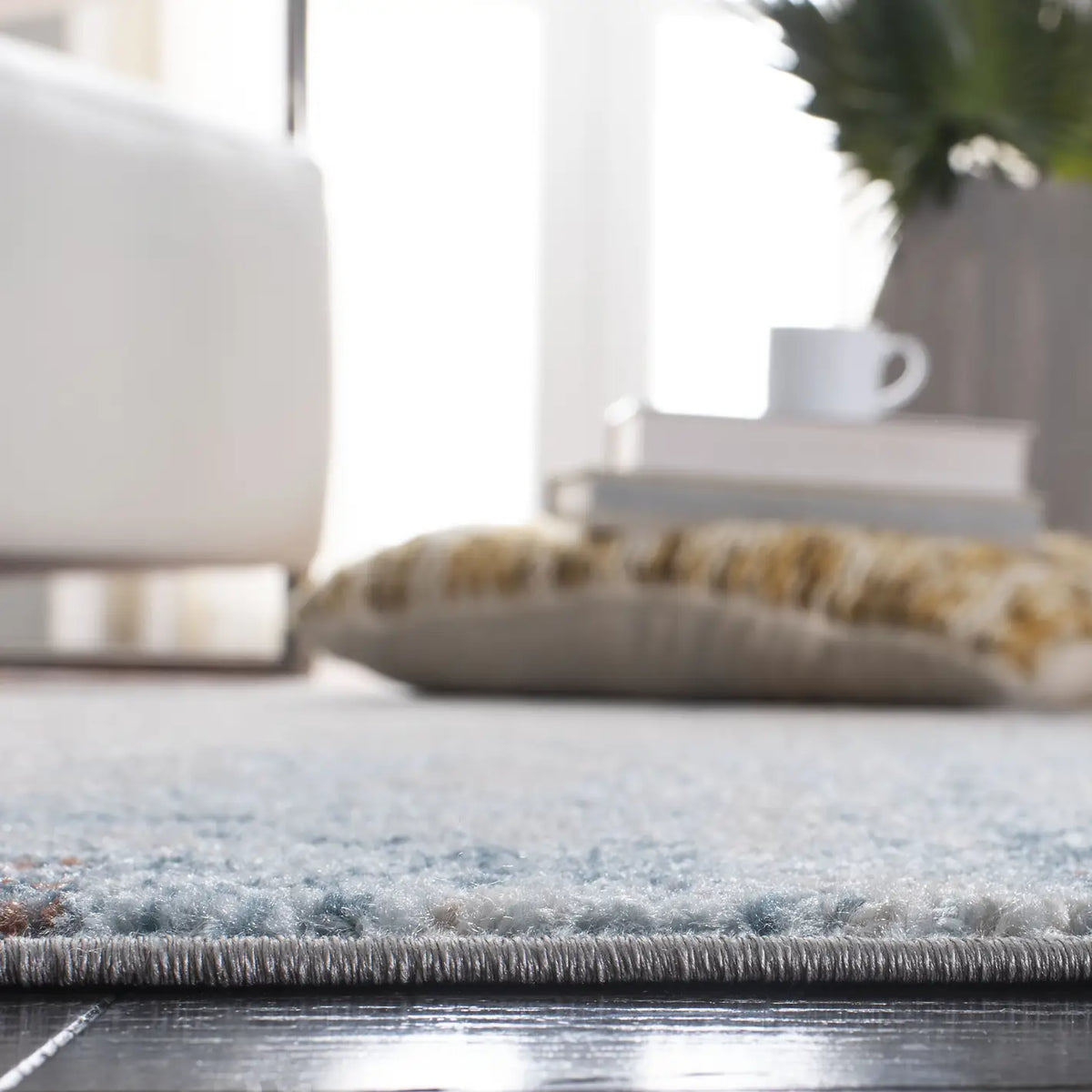 Safavieh Tulum 4'-0" x 6'-0" Rug in Ivory / Pink