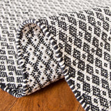 Safavieh Montauk 5'-0" x 8'-0" Rug in Ivory / Black