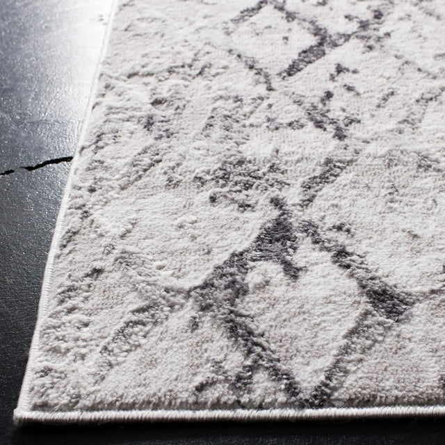 Safavieh Amelia 700 4'-0" x 6'-0" Rug in Grey / Light Grey