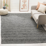 Safavieh Montauk 4'-0" x 6'-0" Rug in Ivory / Dark Grey