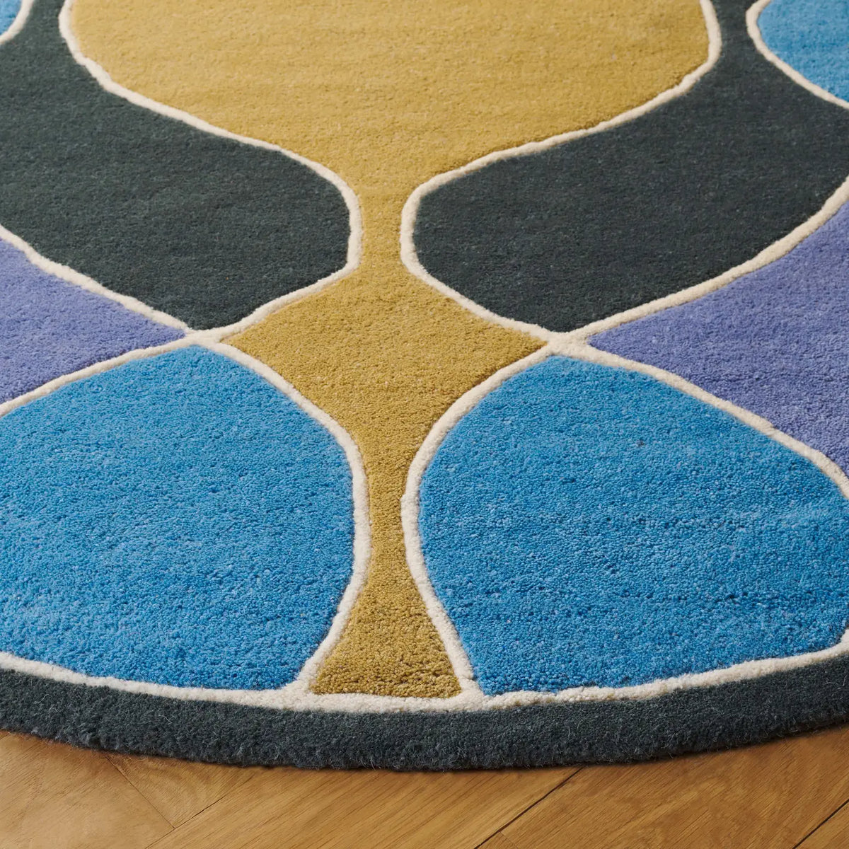 Safavieh Soho 6'-0" x 6'-0" Rug in Multi