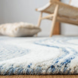 Safavieh Fifth Avenue 4'-0" x 6'-0" Rug in Blue / Ivory