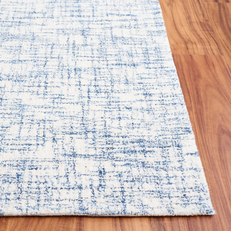 Safavieh Ebony 4'-0" x 6'-0" Rug in Blue / Ivory