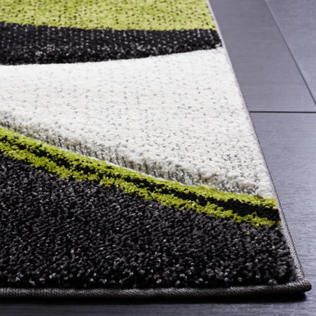 Safavieh Hollywood 4'-0" x 6'-0" Rug in Grey / Green
