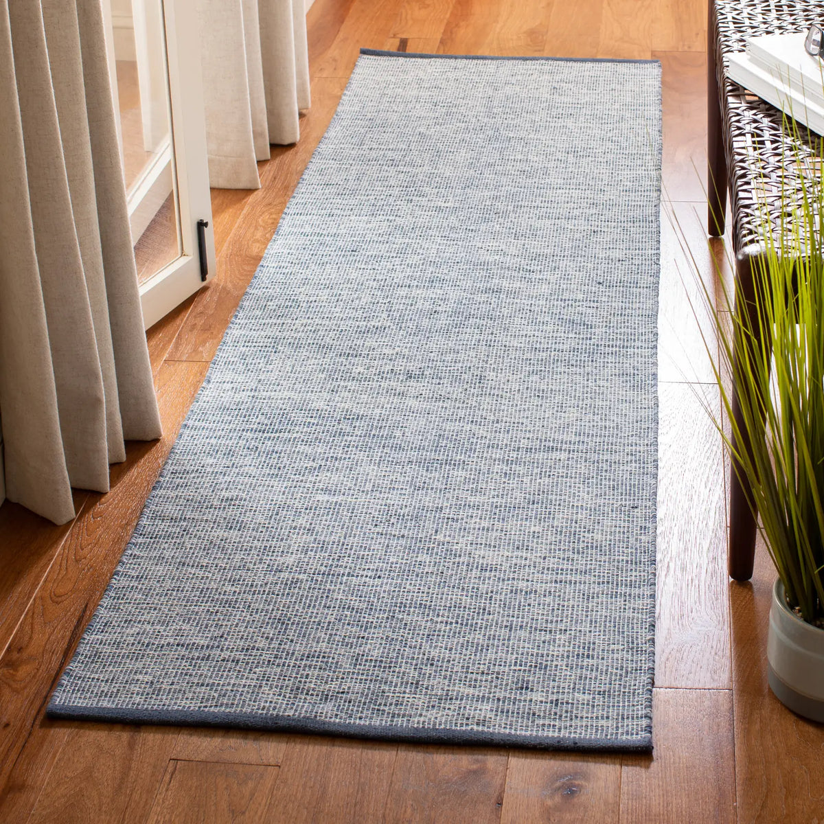 Safavieh Montauk 2'-3" x 10'-0" Rug in Navy / Blue