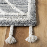 Safavieh Casablanca 5'-0" x 8'-0" Rug in Grey / Ivory