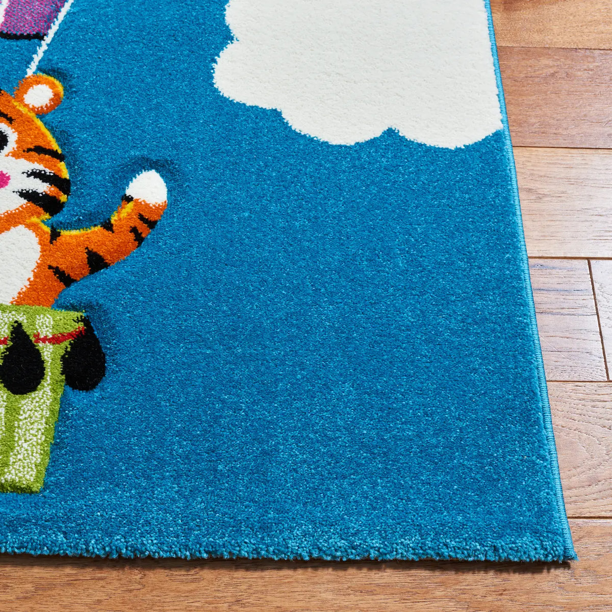 Safavieh Carousel Kids 100 4'-0" x 6'-0" Rug in Blue / Green