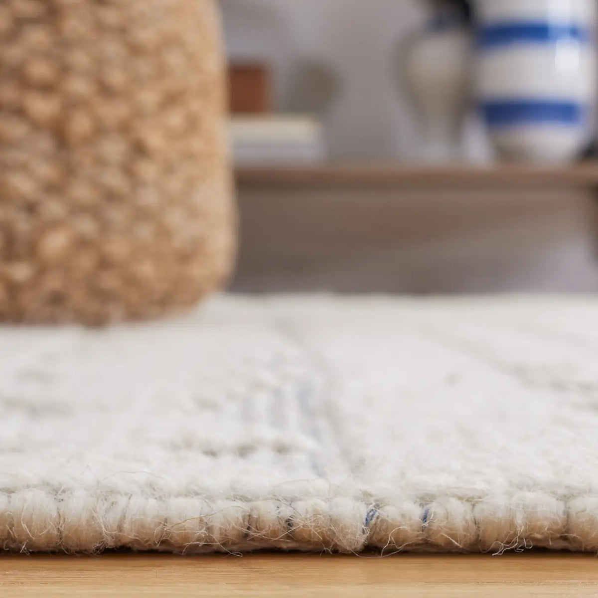 Safavieh Natura 4'-0" x 6'-0" Rug in Ivory / Blue