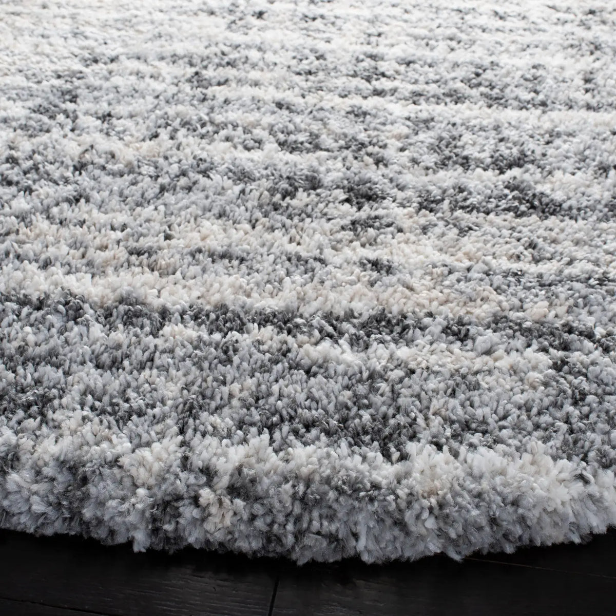 Safavieh Fontana Shag  800 5'-3" x 5'-3" Rug in Grey / Ivory