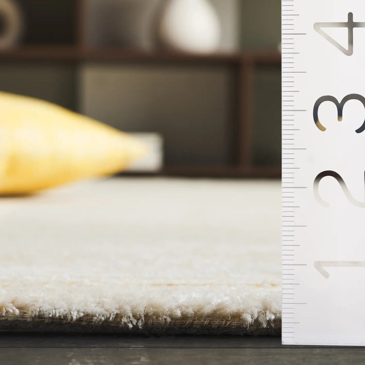 Safavieh Mirage 4'-0" x 6'-0" Rug in Ivory / Gold
