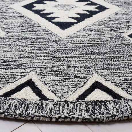 Safavieh Aspen 5'-0" x 5'-0" Rug in Black / Ivory