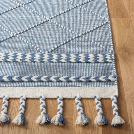 Safavieh Casablanca 4'-0" x 6'-0" Rug in Blue / Ivory