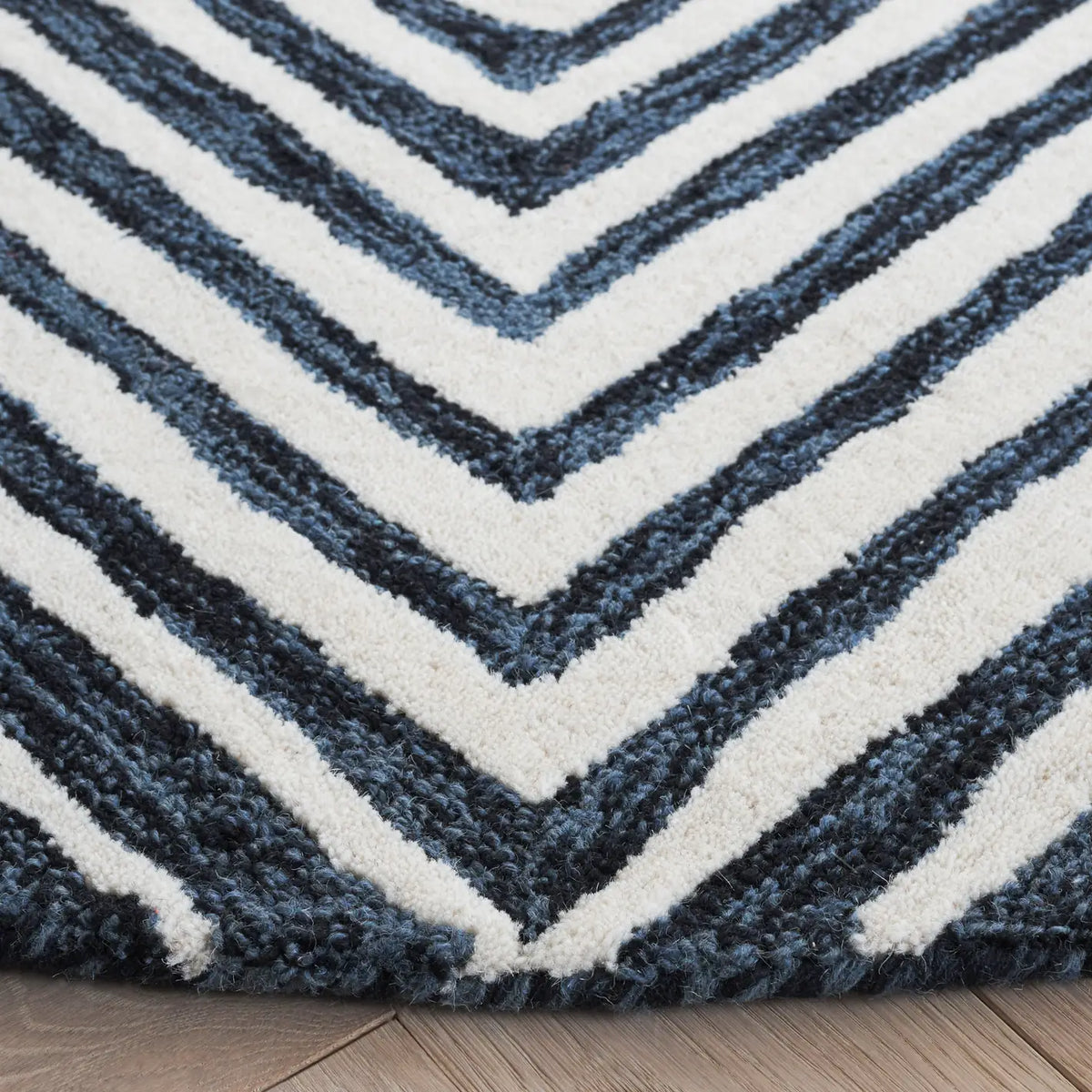 Safavieh Ebony 6'-0" x 6'-0" Rug in Navy / Ivory