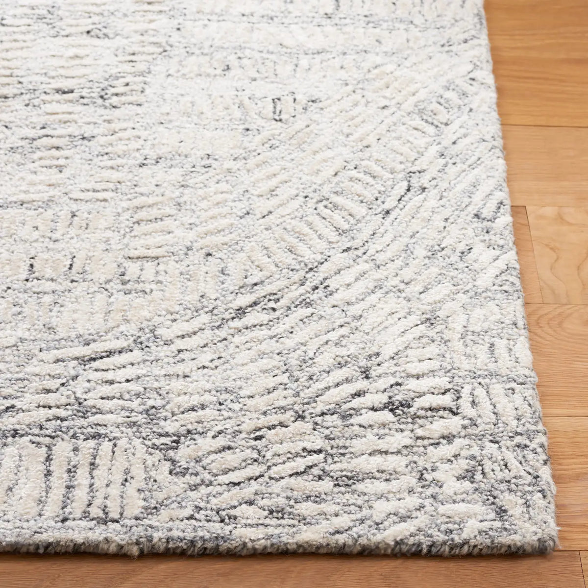 Safavieh Glamour 4'-0" x 6'-0" Rug in Grey / Ivory