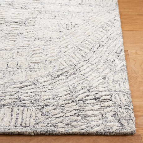 Safavieh Glamour 4'-0" x 6'-0" Rug in Grey / Ivory