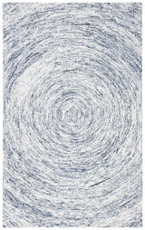 Safavieh Ikat 4'-0" x 6'-0" Rug in Silver / Grey
