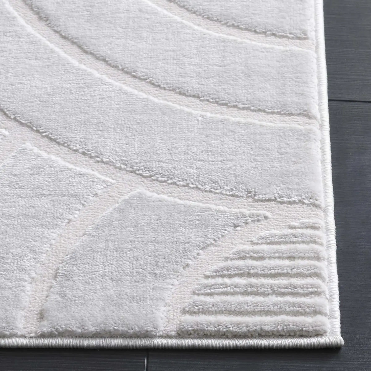 Safavieh Saylor 100 5'-5" x 7'-7" Rug in Ivory