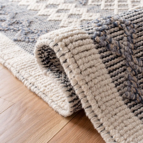 Safavieh Natura 5'-0" x 8'-0" Rug in Cream / Navy