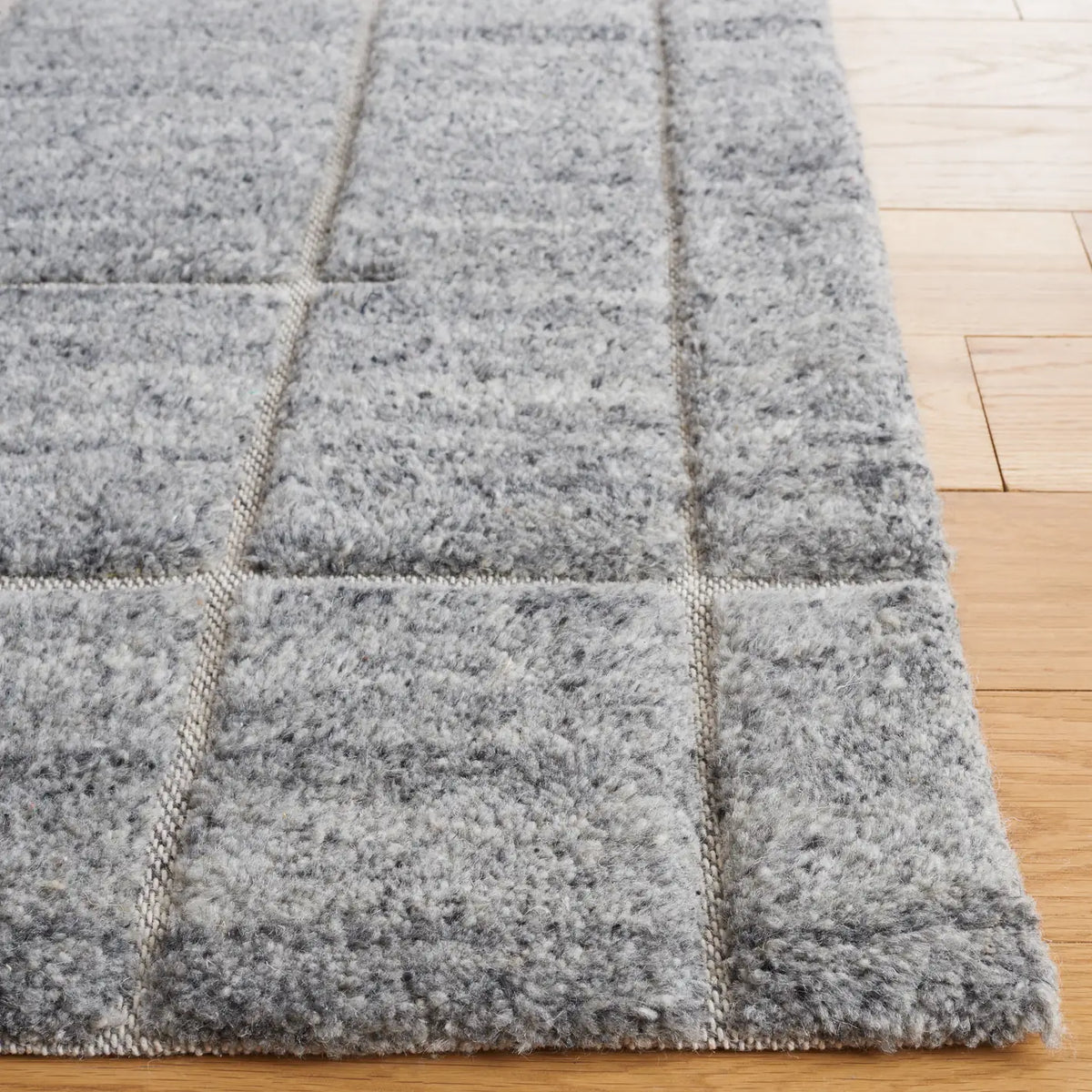Safavieh Kenya 4'-0" x 6'-0" Rug in Dark Grey