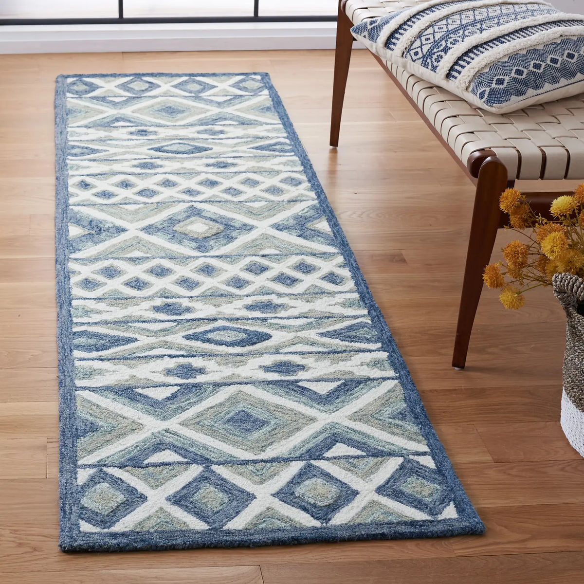 Safavieh Roslyn 2'-3" x 8'-0" Rug in Blue / Grey