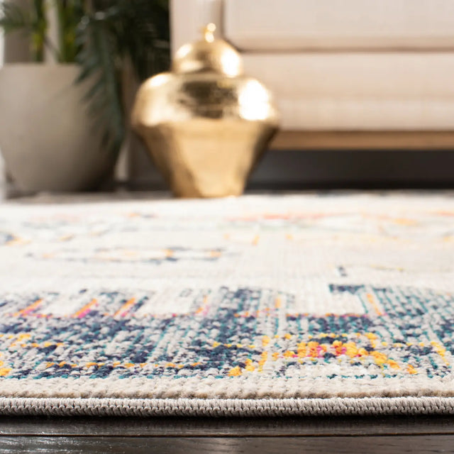 Safavieh Crystal 4'-0" x 6'-0" Rug in Light Grey / Orange