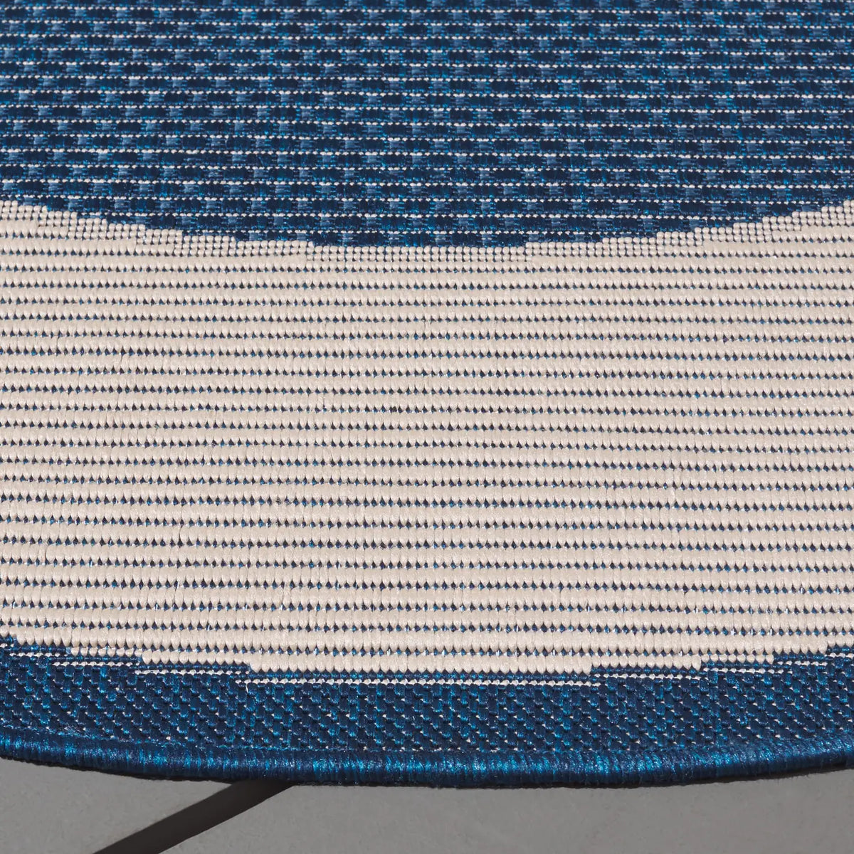 Safavieh Courtyard 5'-3" x 5'-3" Rug in Navy / Beige