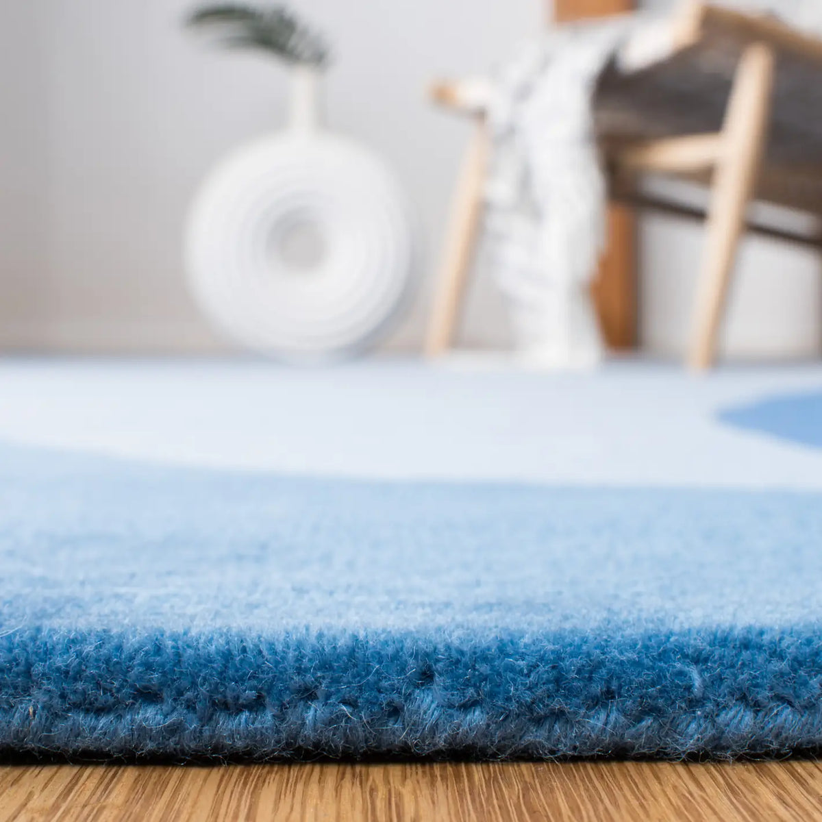 Safavieh Fifth Avenue 4'-0" x 6'-0" Rug in Blue