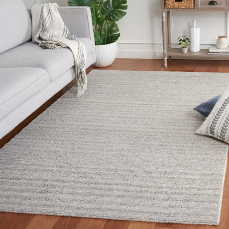 Safavieh Ebony 4'-0" x 6'-0" Rug in Silver / Grey