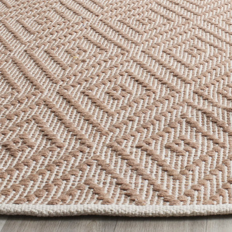 Safavieh Montauk 8'-0" x 10'-0" Rug in Beige / Ivory