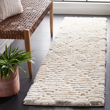 Safavieh Hi-Lo Shag 2'-2" x 8'-0" Rug in Beige / Grey