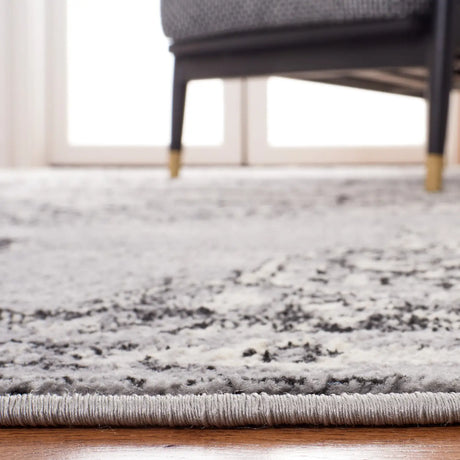 Safavieh Brentwood 4'-0" x 6'-0" Rug in Silver / Black