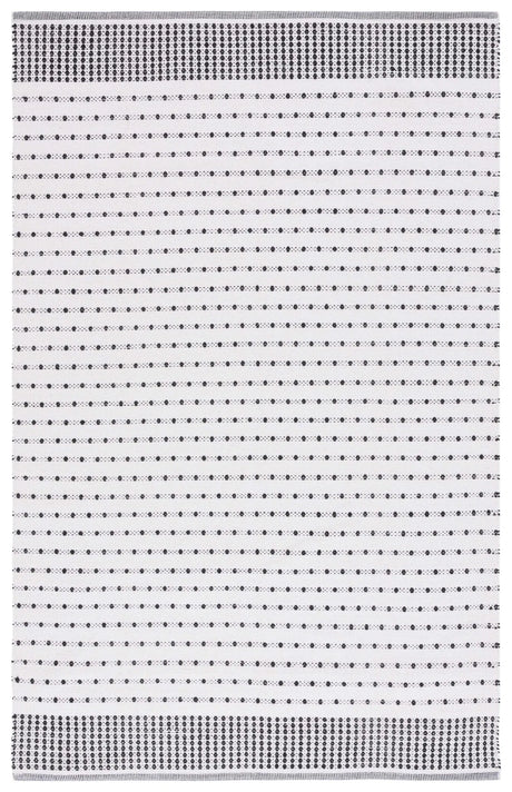 Safavieh Montauk 4'-0" x 6'-0" Rug in Black / Ivory