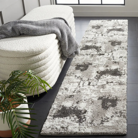 Safavieh Century 300 2'-0" x 9'-0" Rug in Grey / Ivory