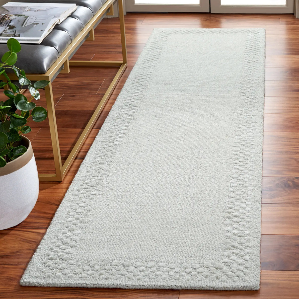 Safavieh Glamour 2'-3" x 8'-0" Rug in Light Grey