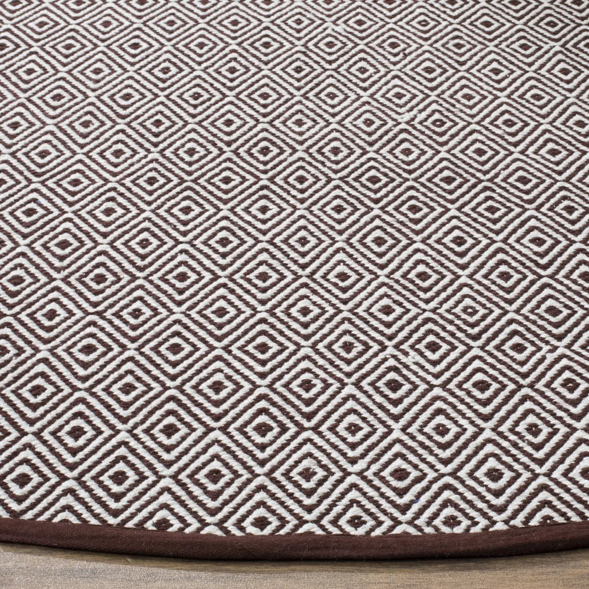 Safavieh Montauk 6'-0" x 6'-0" Rug in Ivory / Chocolate