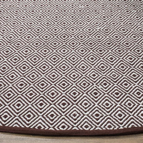 Safavieh Montauk 6'-0" x 6'-0" Rug in Ivory / Chocolate