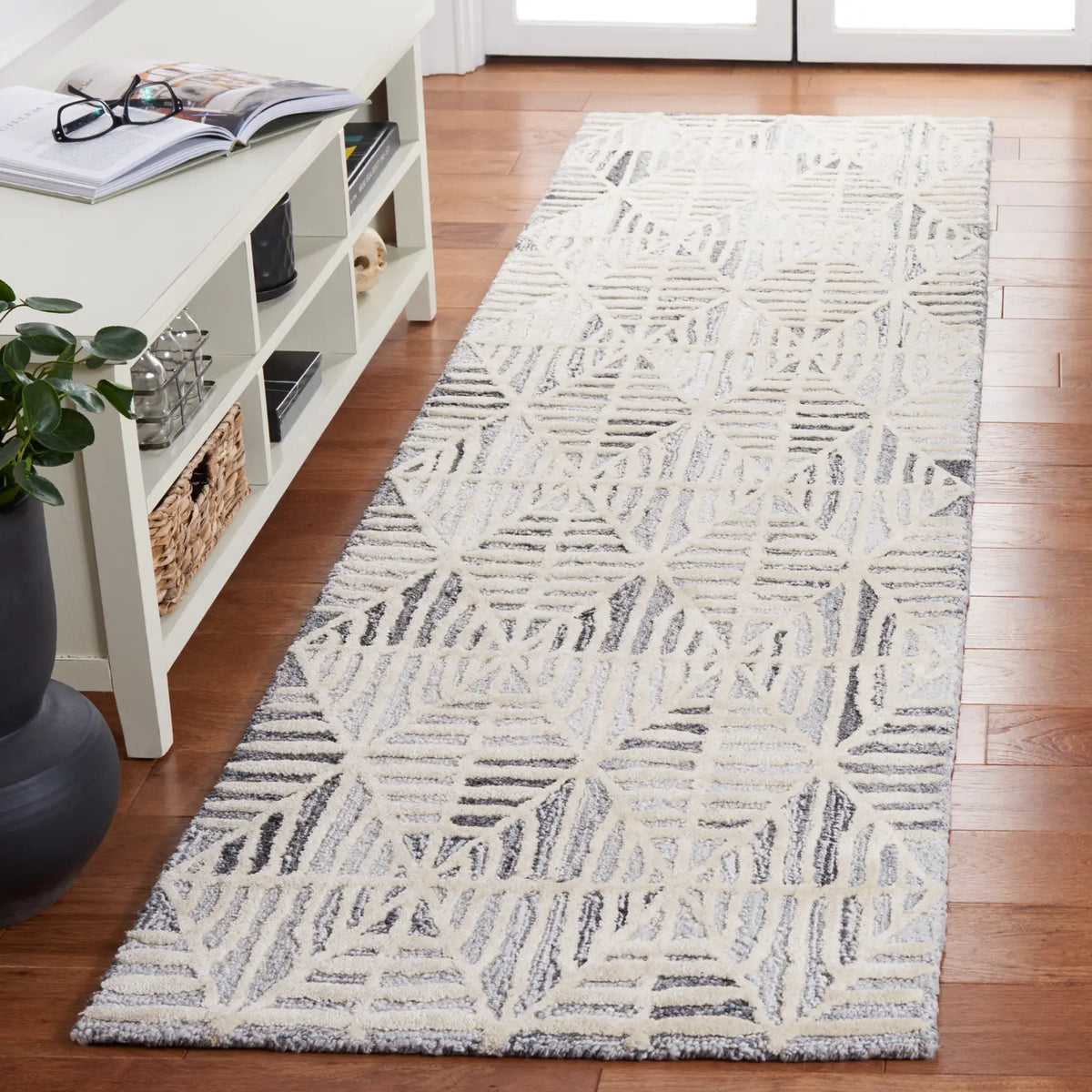 Safavieh Ebony 2'-3" x 9'-0" Rug in Grey / Ivory