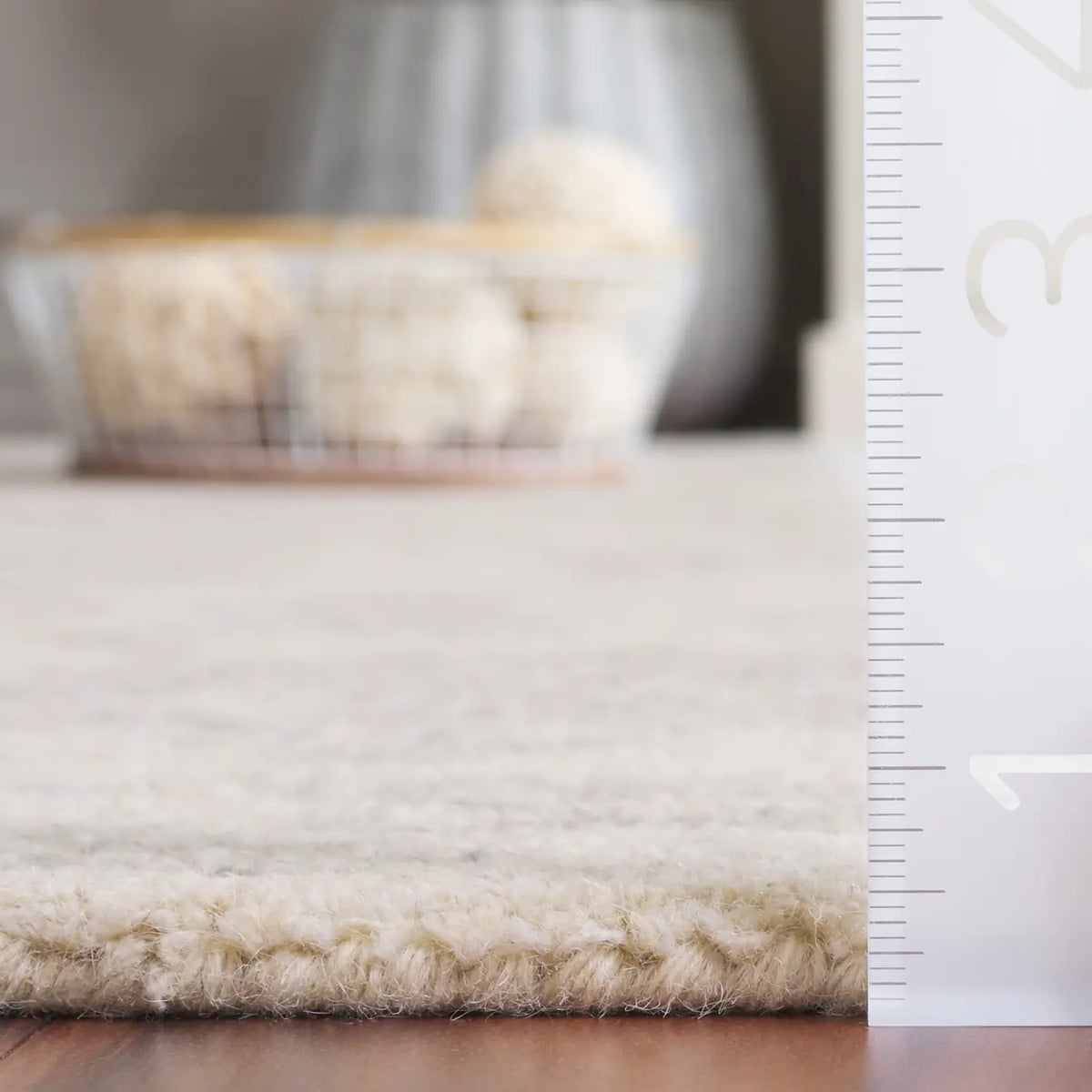 Safavieh Ebony 4'-0" x 6'-0" Rug in Ivory / Grey