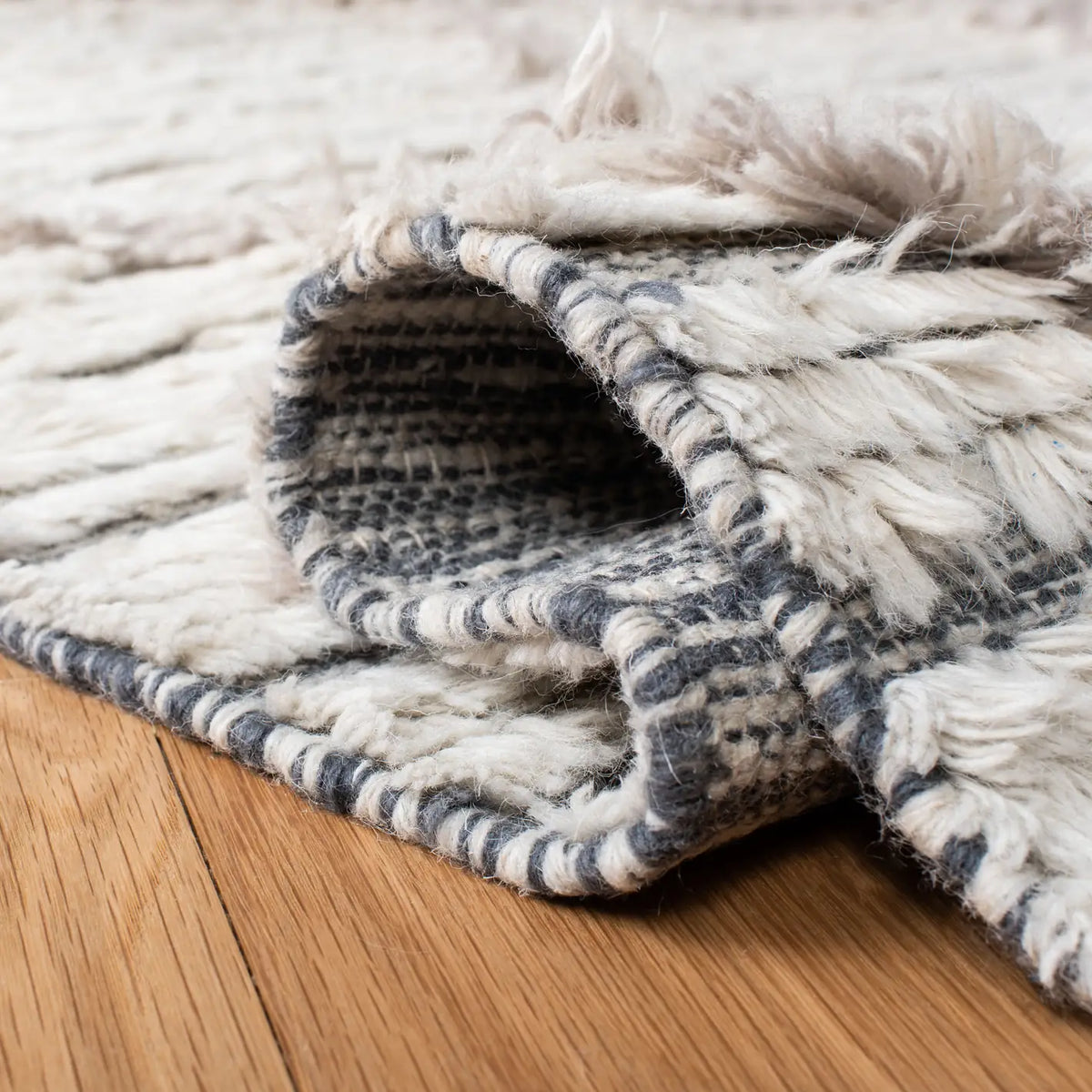 Safavieh Kenya 5'-0" x 8'-0" Rug in Ivory / Grey