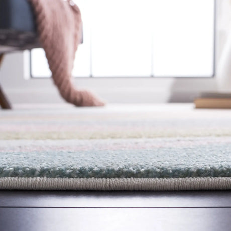 Safavieh Hollywood 4'-0" x 6'-0" Rug in Grey / Pink