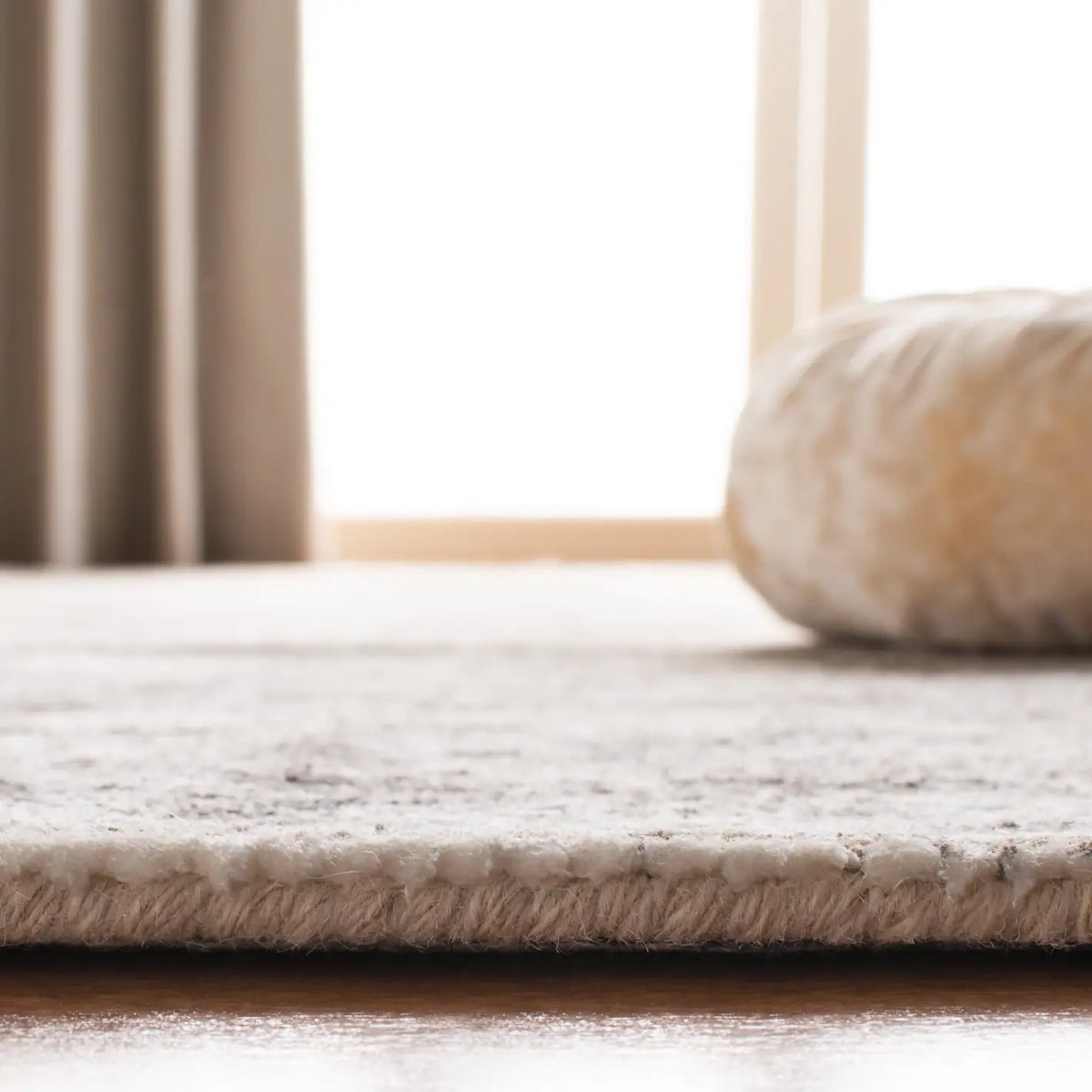 Safavieh Mirage 5'-0" x 8'-0" Rug in Silver / Ivory