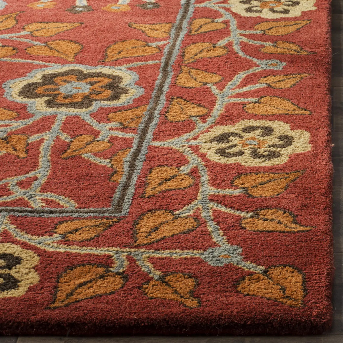 Safavieh Heritage 4'-0" x 6'-0" Rug in Red / Multi