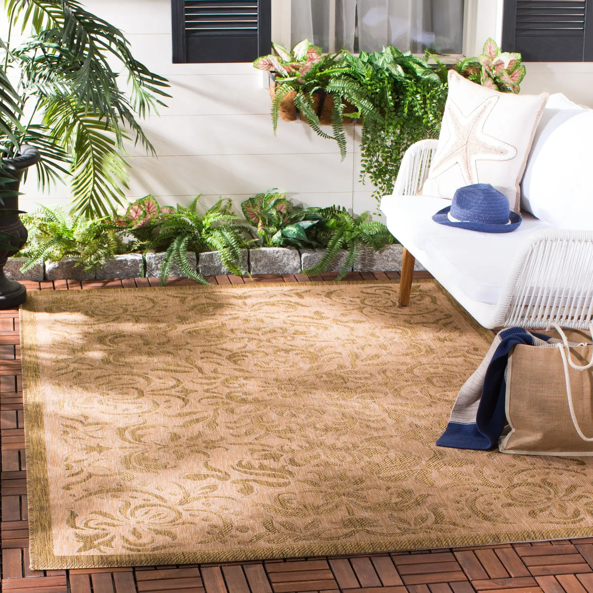 Safavieh Courtyard 4'-0" x 5'-7" Rug in Natural / Gold