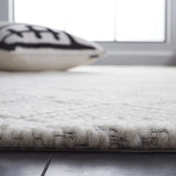 Safavieh Marbella 4'-0" x 6'-0" Rug in Ivory