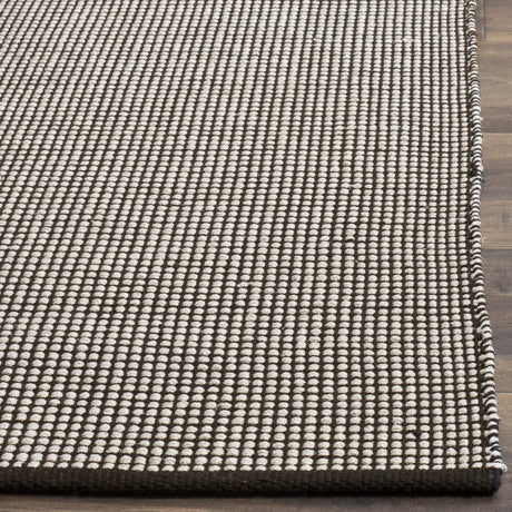 Safavieh Montauk 6'-0" x 9'-0" Rug in Ivory / Black