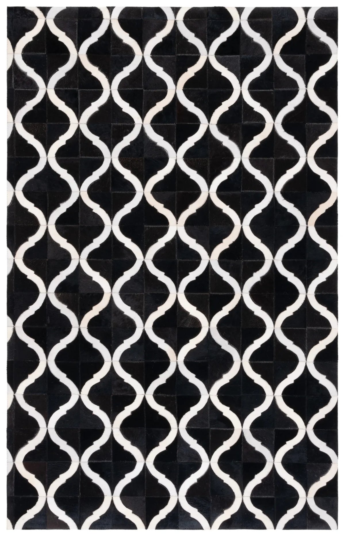 Safavieh Studio Leather 4'-0" x 6'-0" Rug in Black / Beige