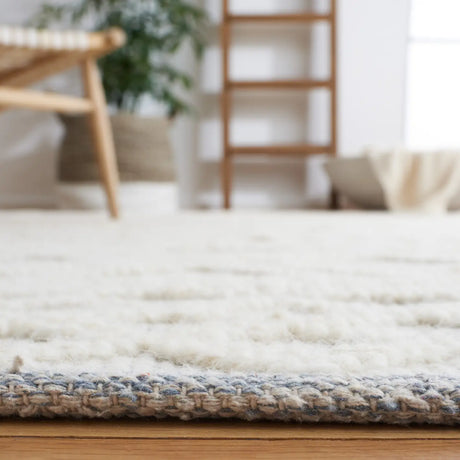 Safavieh Natura 4'-0" x 6'-0" Rug in Ivory / Blue